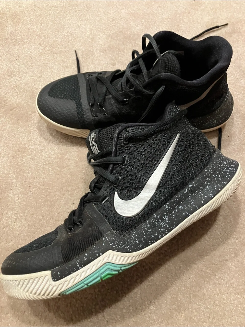 Nike Black Kyrie boys Low-Top Athletic Basketball Shoes